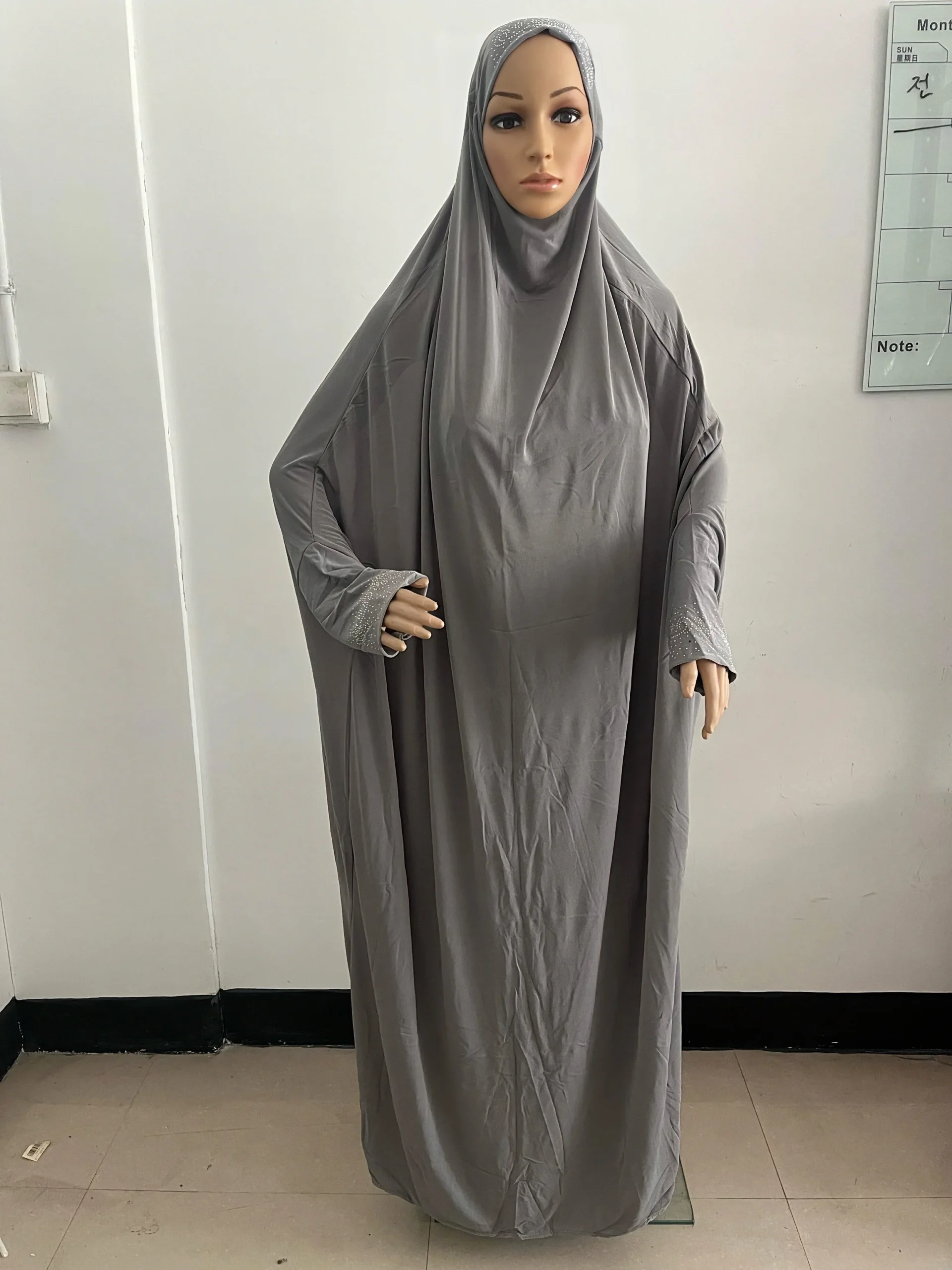 عباية صلاة بخمار بمقاس واحد