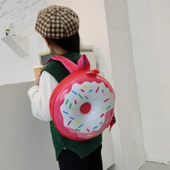 حقيبة أطفال بشكل دونات