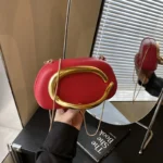 حقيبة كروس أنيقة بسلسلة — صورة 4