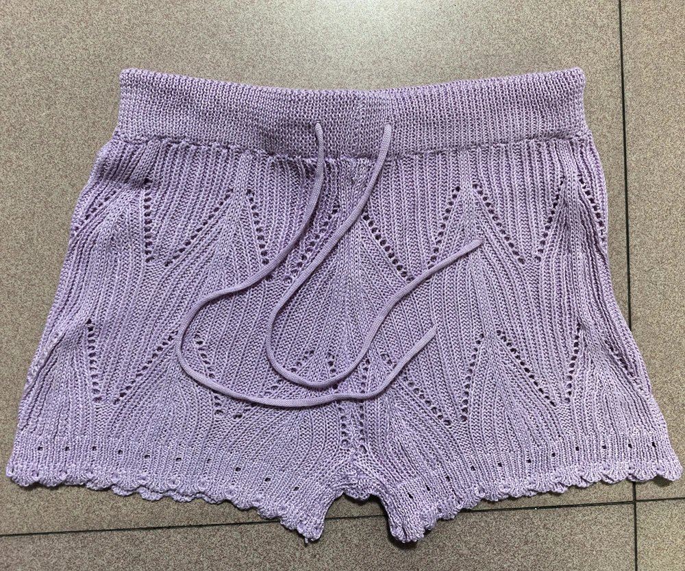 شورت شاطئ تريكو مفرّغ برباط