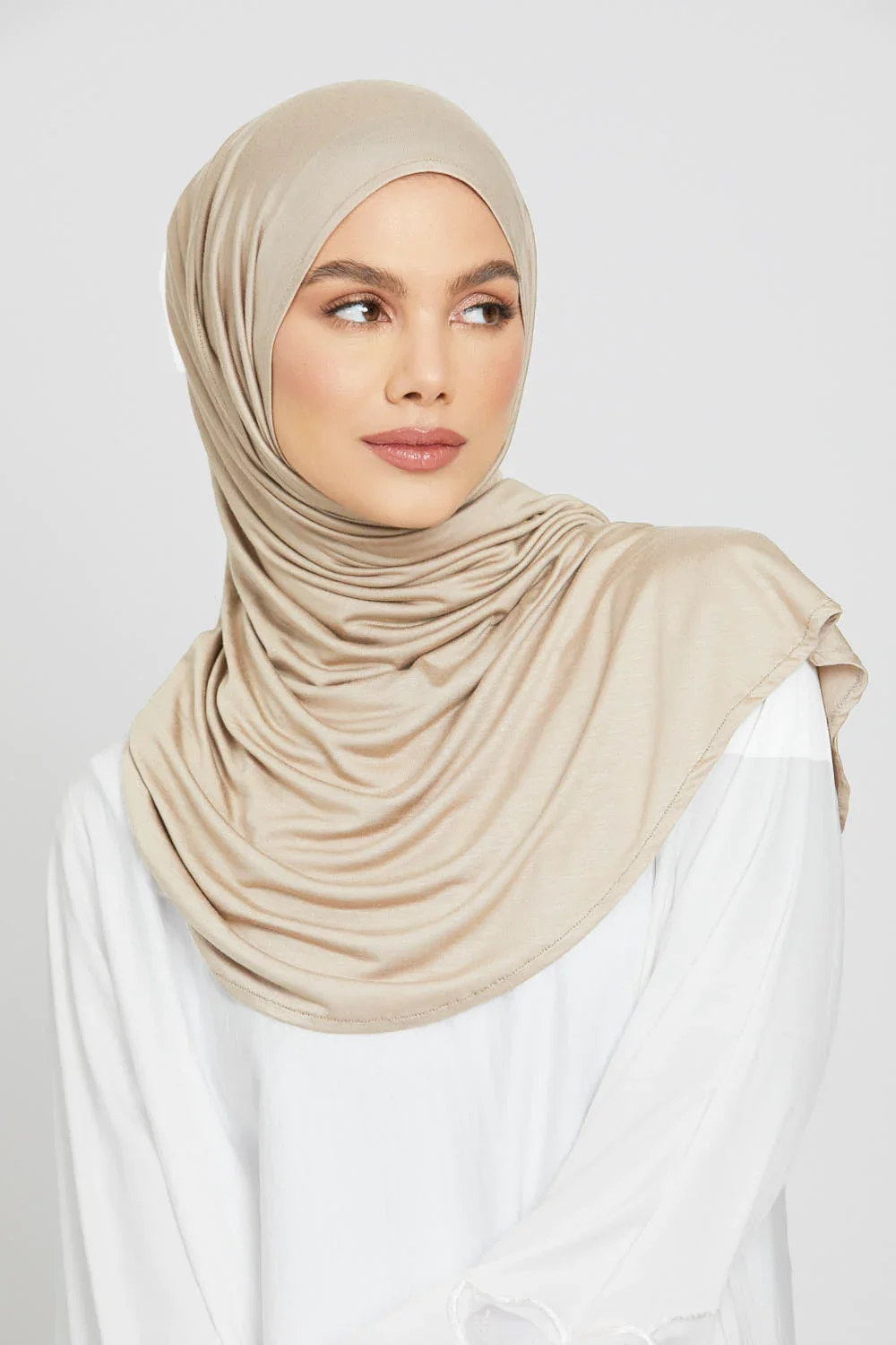 طرحة جيرسي طويلة بلون سادة