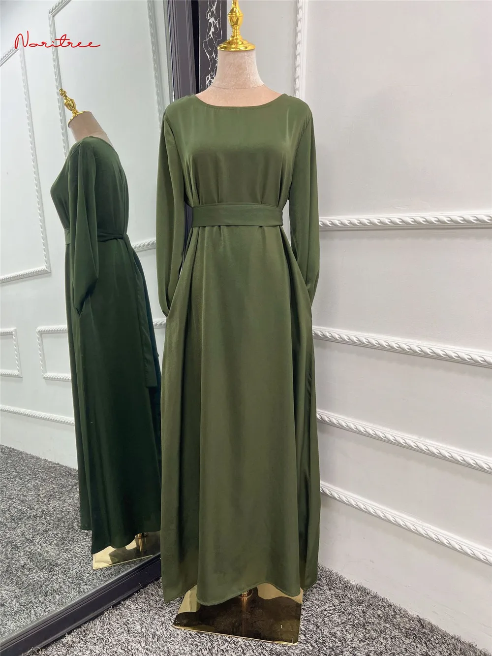 جلابية طويلة بقصّة واسعة