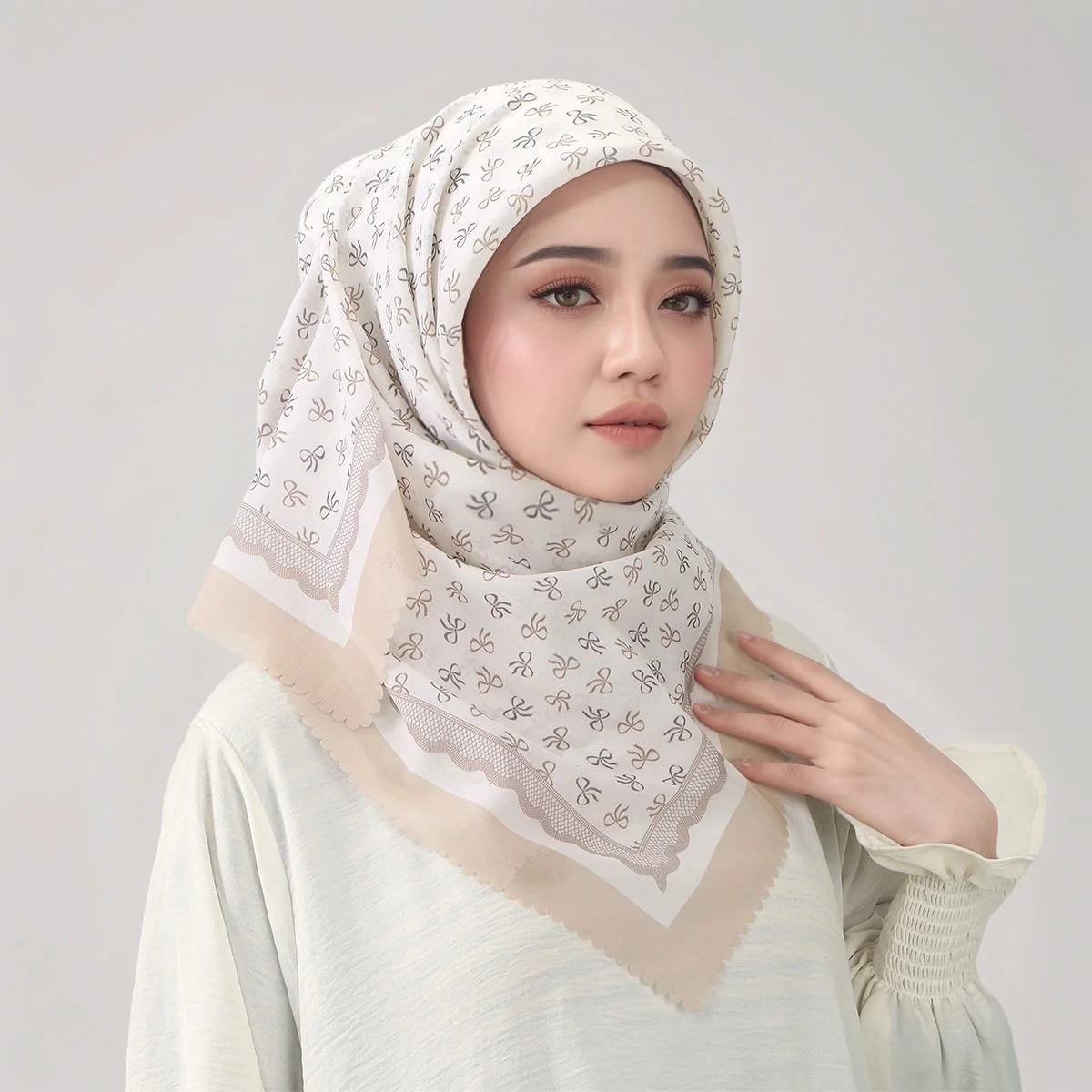 لفحة مربّعة بنقشة زهور متموّجة — صورة تفصيلية 17