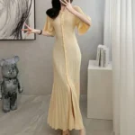 Elegant Figure-Hugging Dress — Image 2