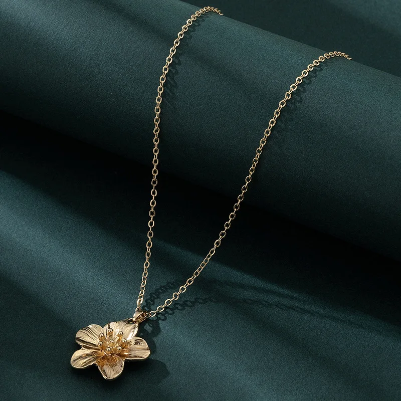 Metal Necklace with 3D Flowers