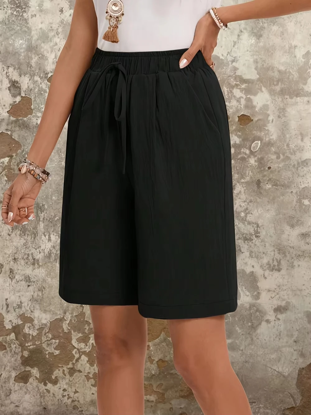Loose Summer Shorts with Side Pockets and Comfy Elastic Waist