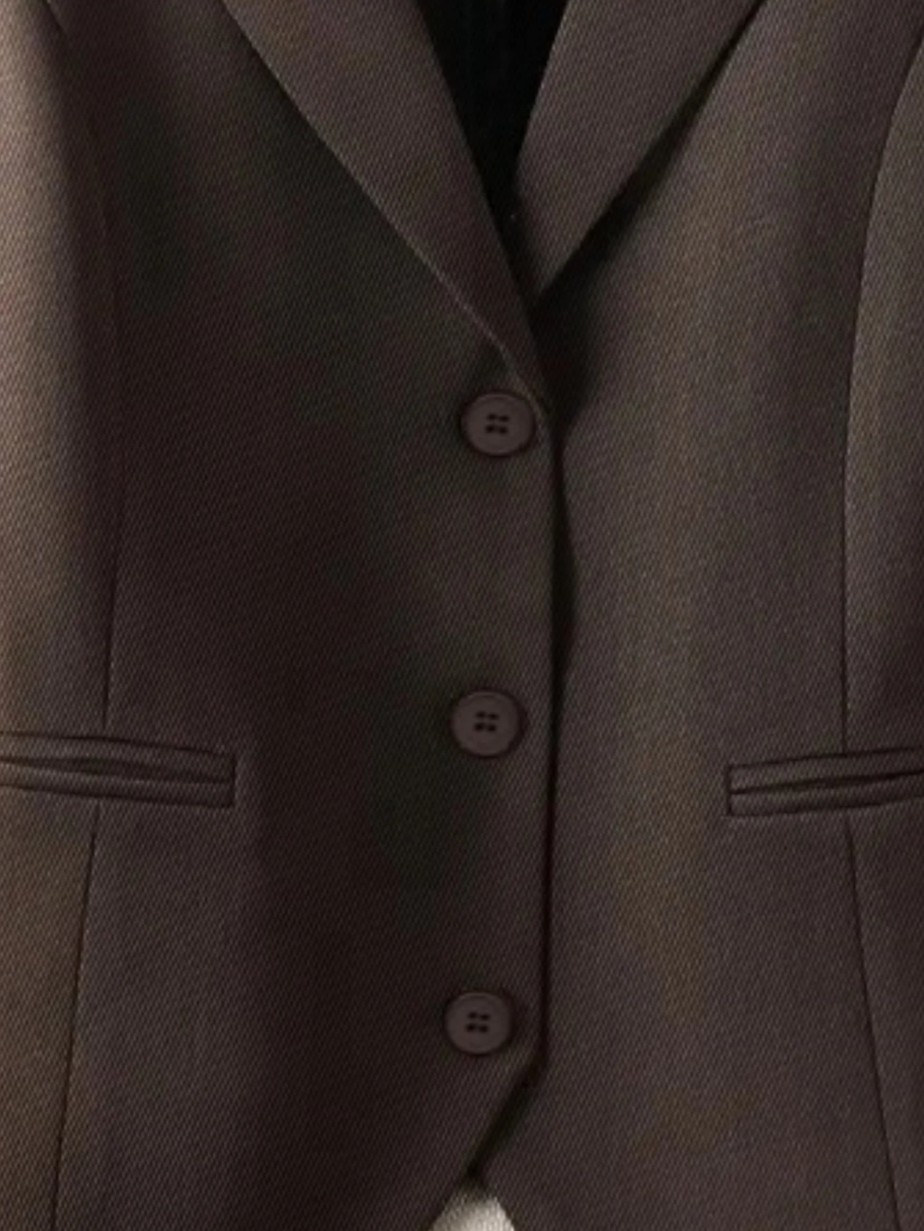 Sleeveless Vest with Classic Collar and Three Buttons