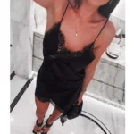 فستان غير متماثل بدانتيل ساتان بظهر مفتوح — صورة 2