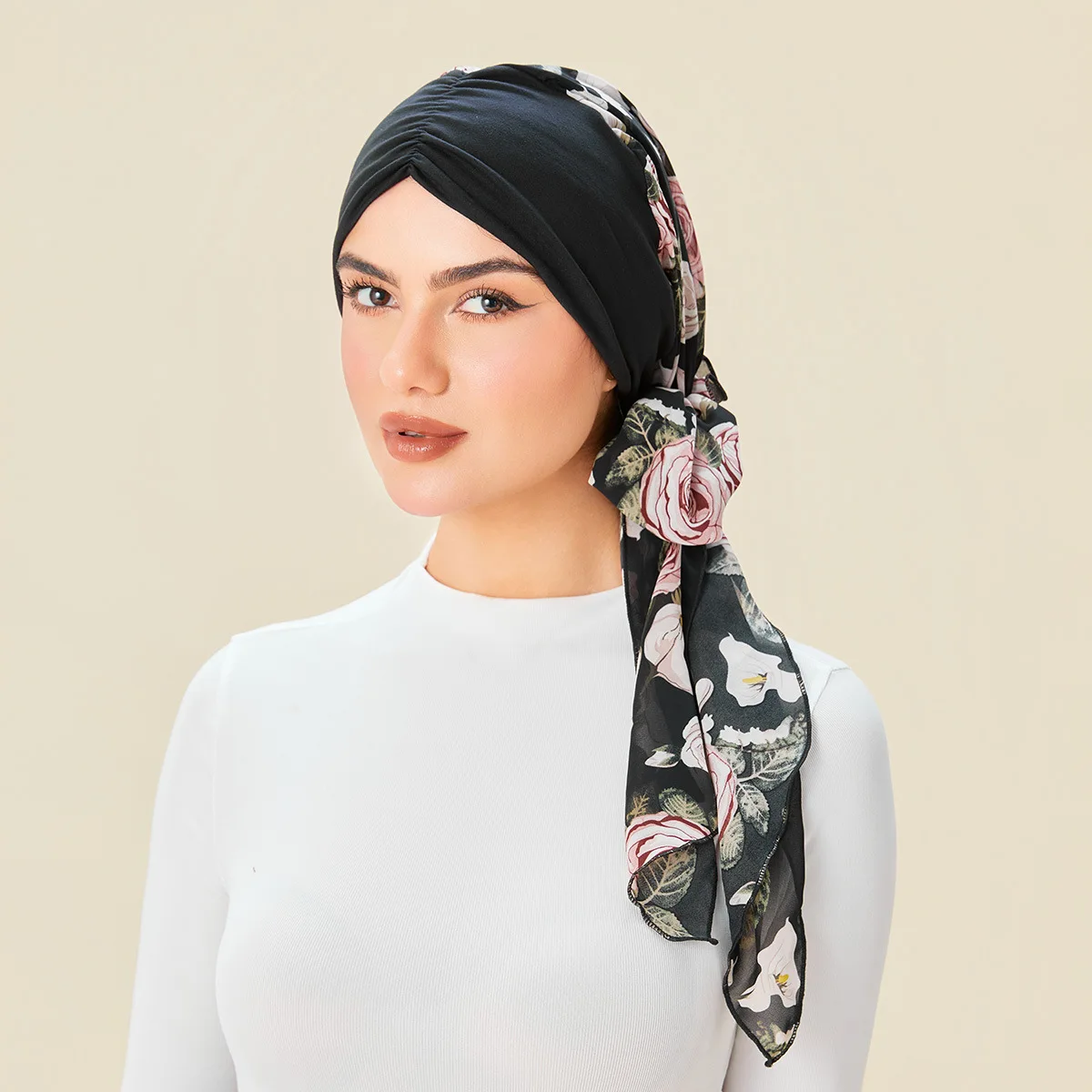 عمامة جاهزة بنقشة زهور