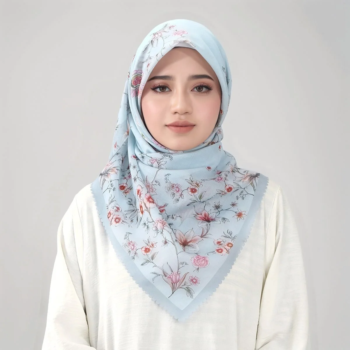 لفحة مربّعة بنقشة زهور متموّجة