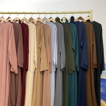 عباية عصرية بقصّة دبي