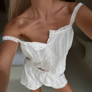طقم بيجاما بحمّالات وشورت بنسيج جاكارد ناعم