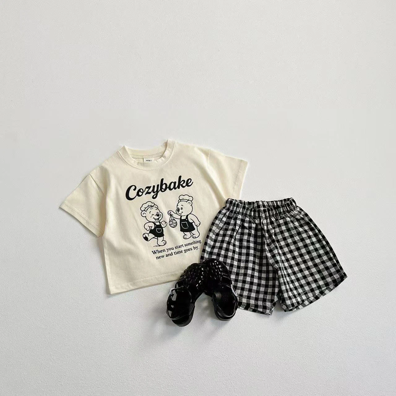 Kids' T-Shirt and Plaid Shorts Set with Teddy Bear Print