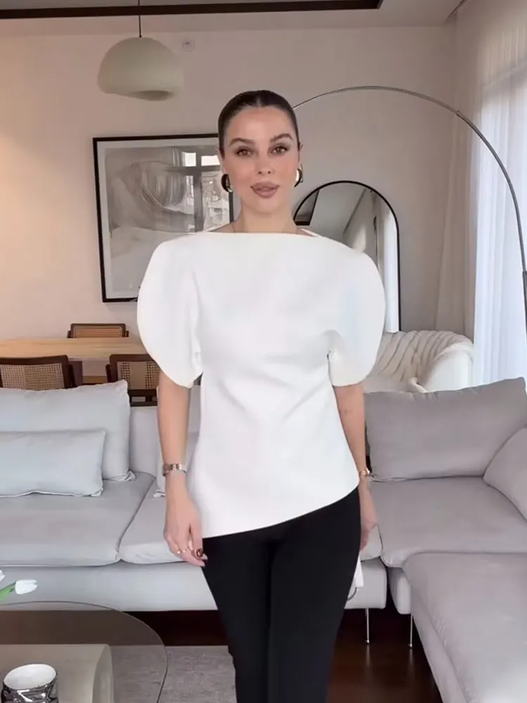 قميص أسود بأكمام منفوشة قصيرة