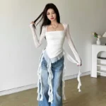 توب قصير غير متماثل بأكمام طويلة وكشكش