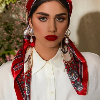 طرحة مربّعة ساتان