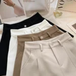 شورت واسع بقصّة حرف A مع جيوب وأزرار أمامية — صورة 2