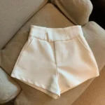 شورت أسود أنيق بقصّة عصرية — صورة 5