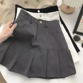 تنورة بخصر عالٍ بطراز كلاسيكي بطيّات