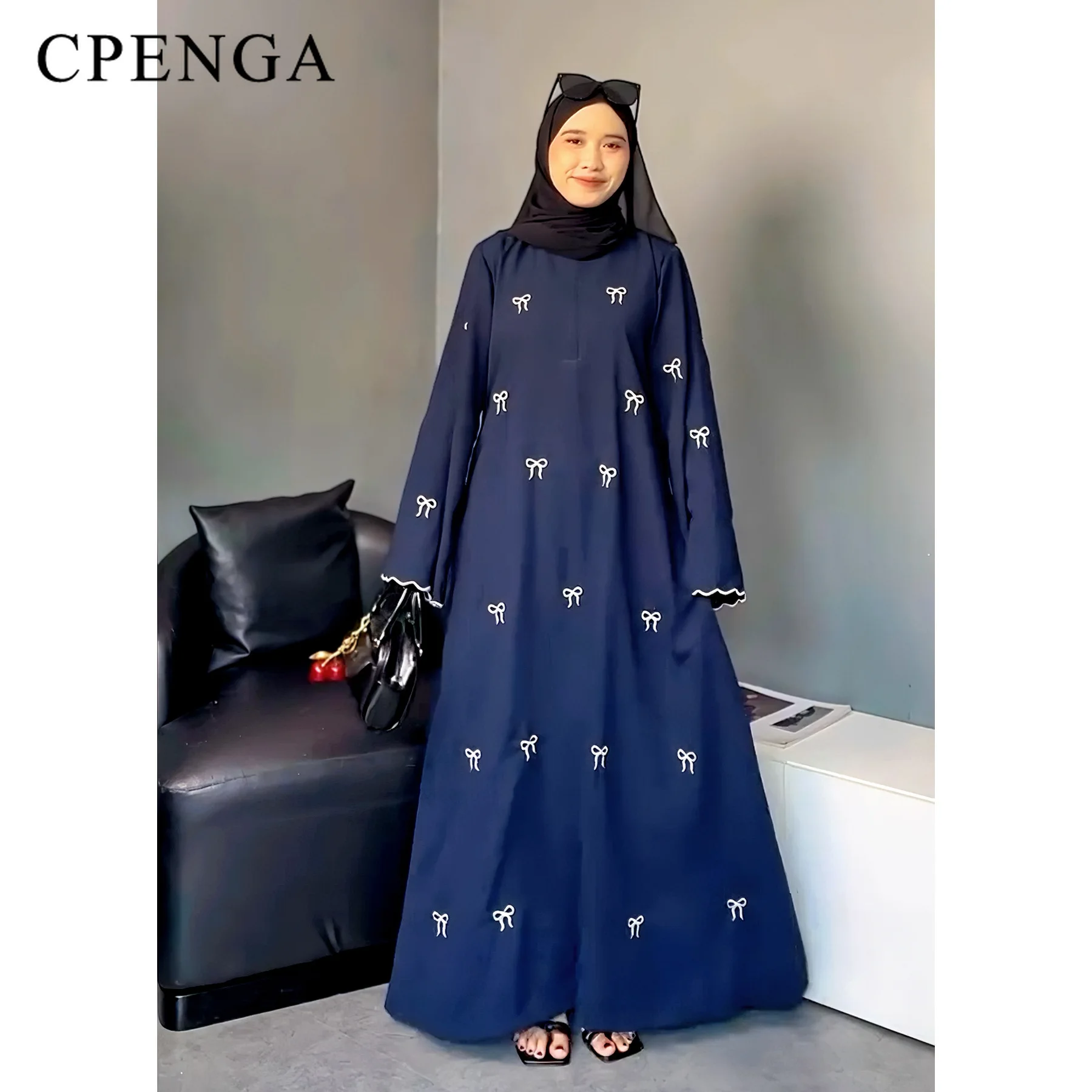 عباية دبي مطرّزة بفراشات