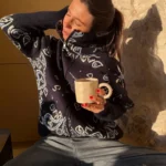 كارديجان نسائي بياقة واقفة ونقشة جاكار — صورة 4