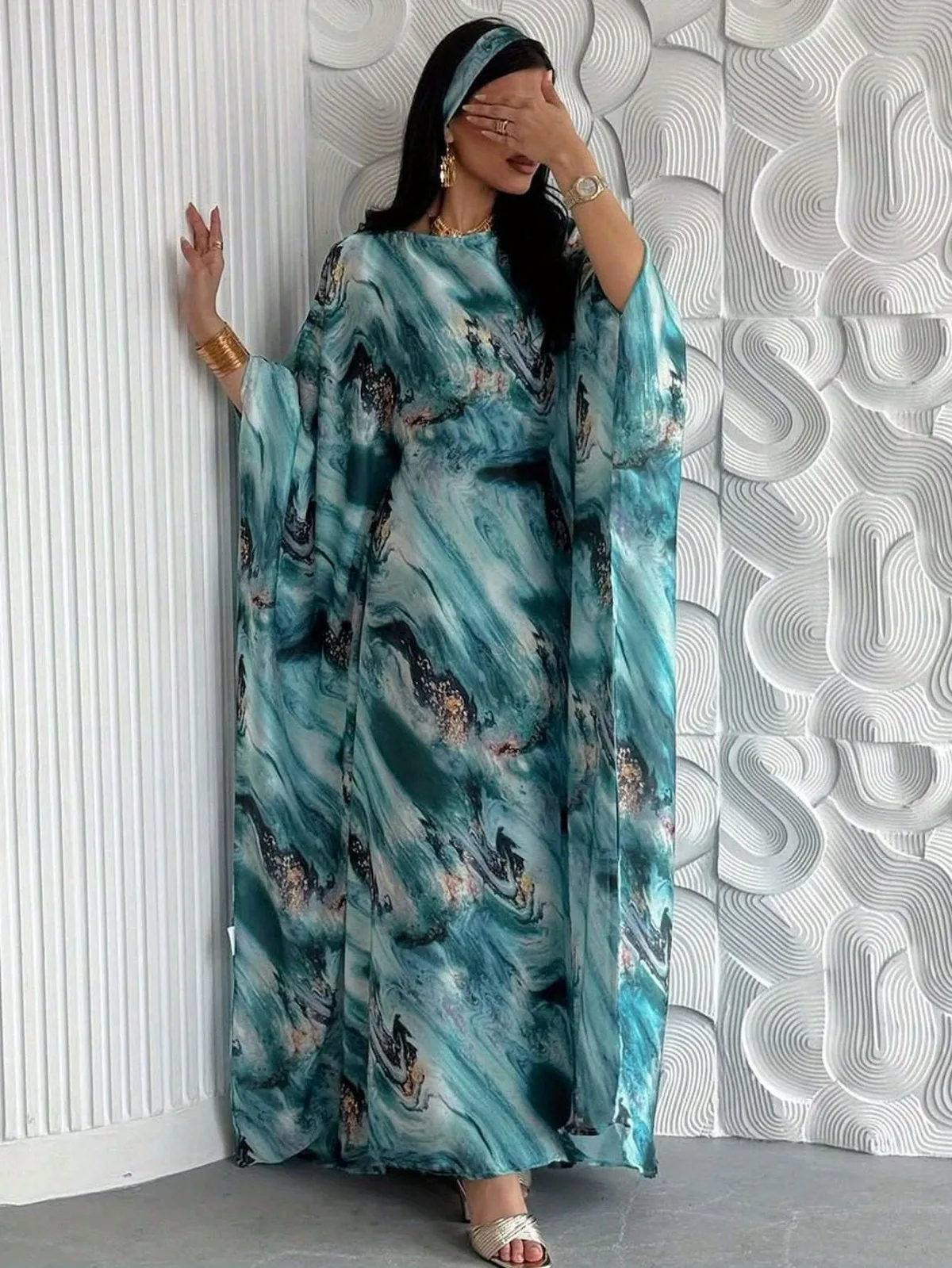 عباية سهرة واسعة بأكمام كاملة