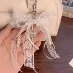 حقيبة باللؤلؤ بدانتيل بفيونكة وسلسلة
